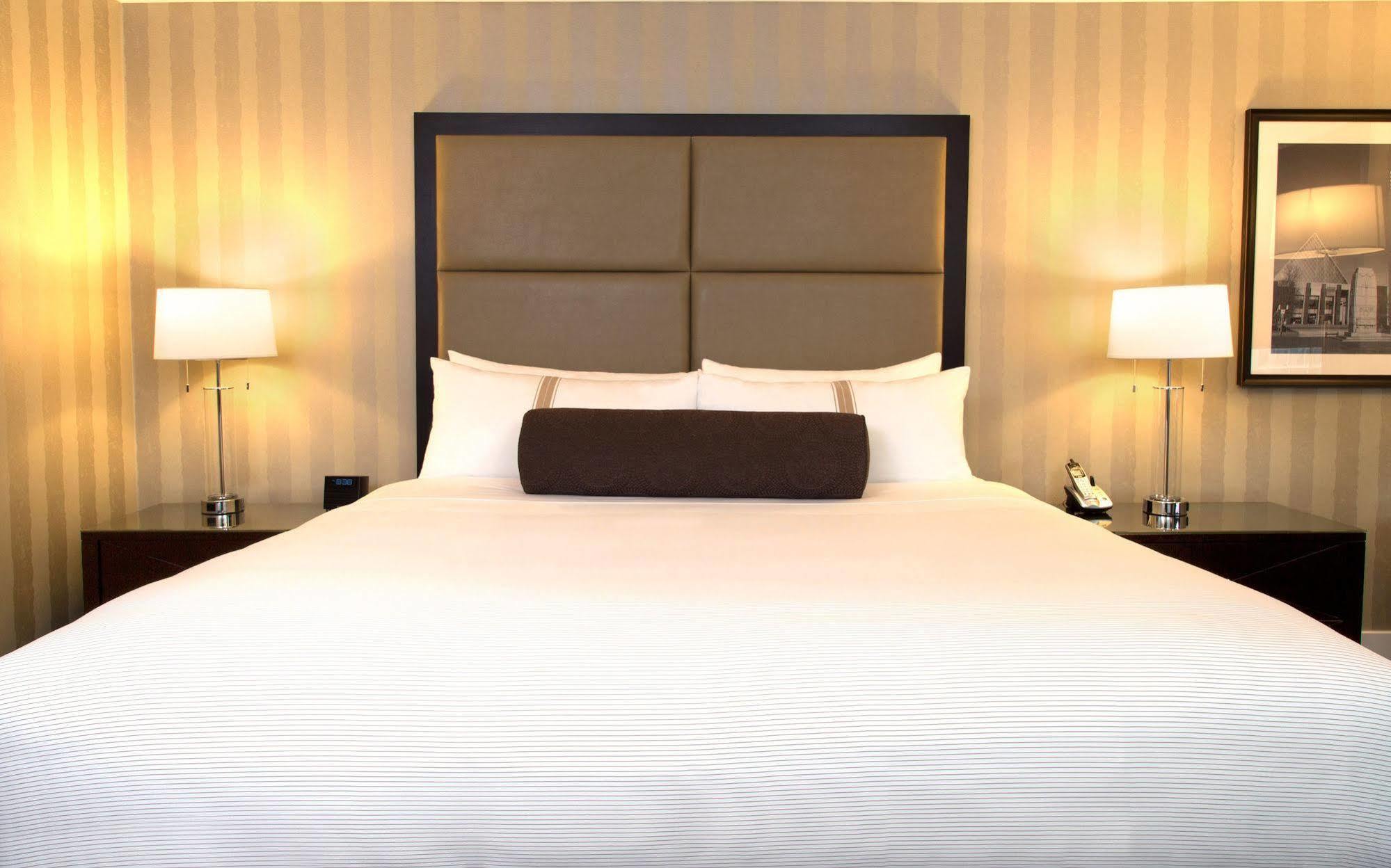 Sandman Signature Edmonton Downtown Hotel Esterno foto